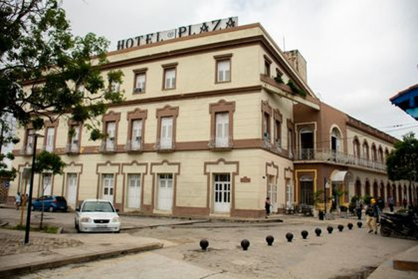 En el Hotel Plaza se aislarán los extranjeros y cubanos residentes en el exterior. Foto: Alejandro Rodríguez Leiva