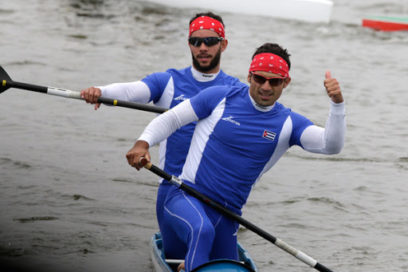 Canoístas cubanos a base de entrenamiento en Hanabanilla