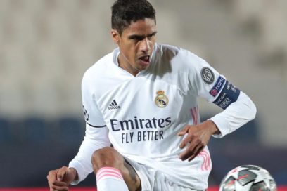 El Manchester United prepara una oferta de 85 millones por Varane.