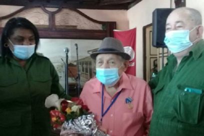 Otorgan Distinción por la Cultura Nacional a octogenario trovador santiaguero