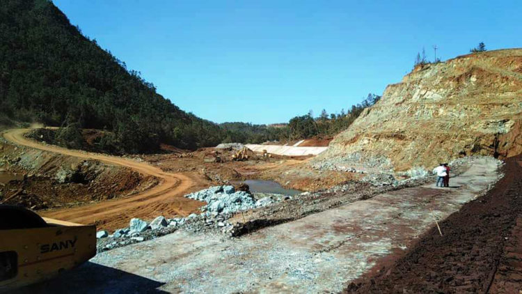 Desbrozar, mover montañas…, resulta intenso el trabajo de los Castores. Foto: Cortesía de la Ecoi 16