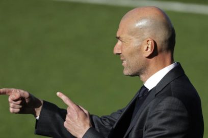 En Francia afirman que Zidane no se marcha del Madrid hasta que acabe su contrato.