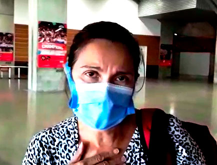 La paciente venezolana Lisbeth Chirino antes del retorno al hogar agradece las atenciones médicas recibidas. Foto: Cortesía doctor Luis Arley González