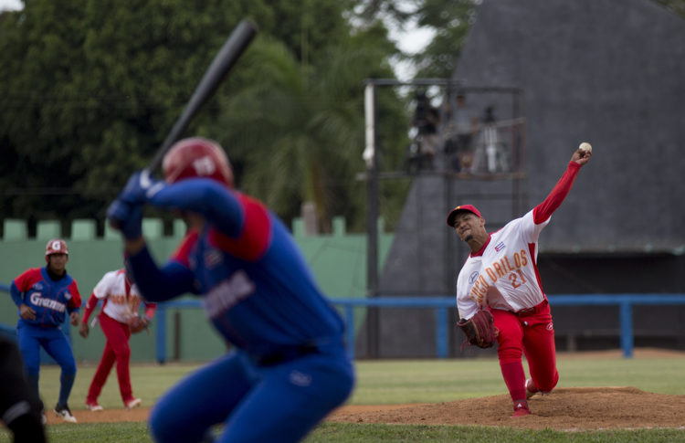 Naykel Cruz, lanzador ganador del partido. Foto: Ismael Francisco/ Cubadebate.