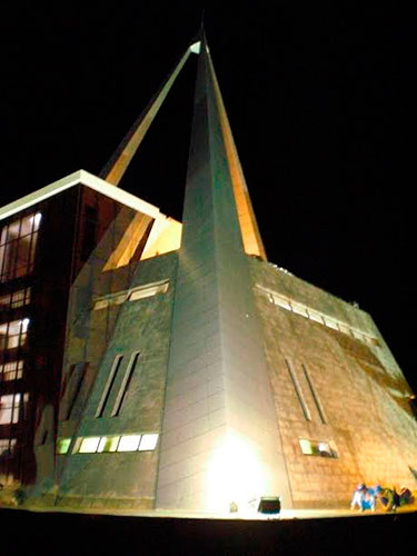 Memorial iluminado. Foto: Cortesía del arquitecto Jorge Cao