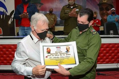Aplausos para quienes informan (+Fotos)