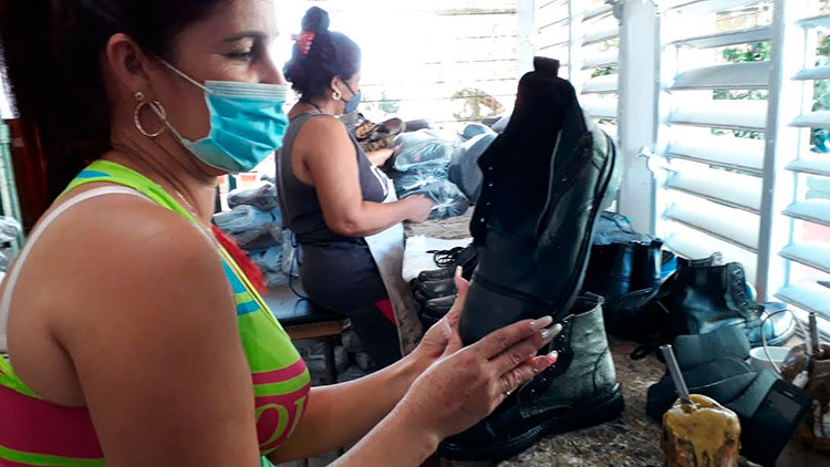 Los trabajadores contratados tiene garantizadas las medidas de protección y se cumplen los protocolos sanitarios por las circunstancias actuales. Foto: Lourdes Rey