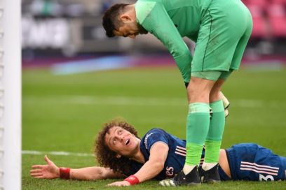 David Luiz podría pasar por el quirófano tras lesión de rodilla.