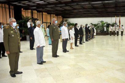 Confieren Título de Héroe del Trabajo a 13 cubanos ejemplares (+ Fotos y listado)