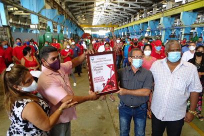 Reconocen en Granma a colectivos laborales más destacados en 2020