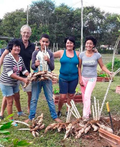 Graduada en el 2013, la doctora Lusay adora quitarse la bata e irse labrar la tierra. Foto: Cortesía de la doctora Lusay Andrade Miranda