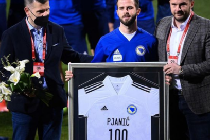 Pjanic llegó a 100 partidos con Bosnia.