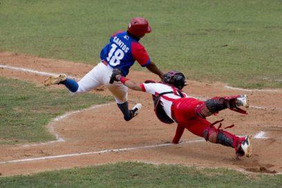 Out 27: Cocodrilos vivos de «puro wild pitch»