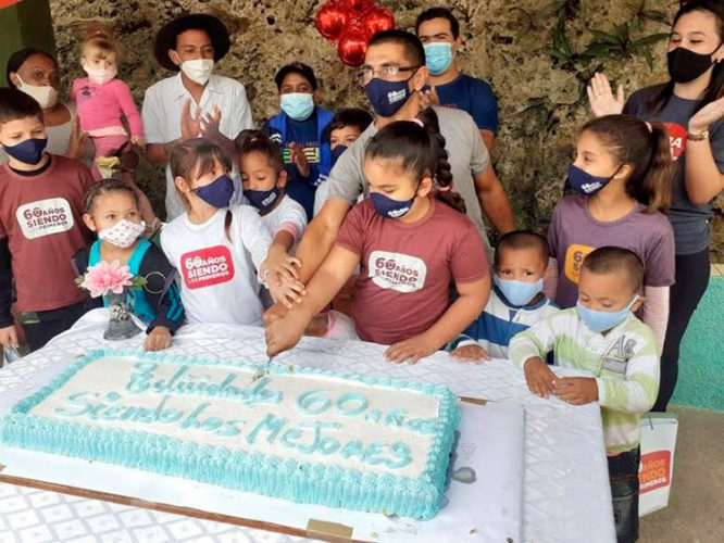 Emocionante la visita al hogar de niños sin amparo filial de la ciudad de Matanzas. Foto: UJC provincial