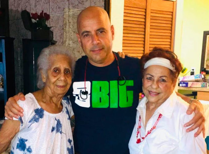 El profesor Carlos Lazo en una de sus visitas a Cuba