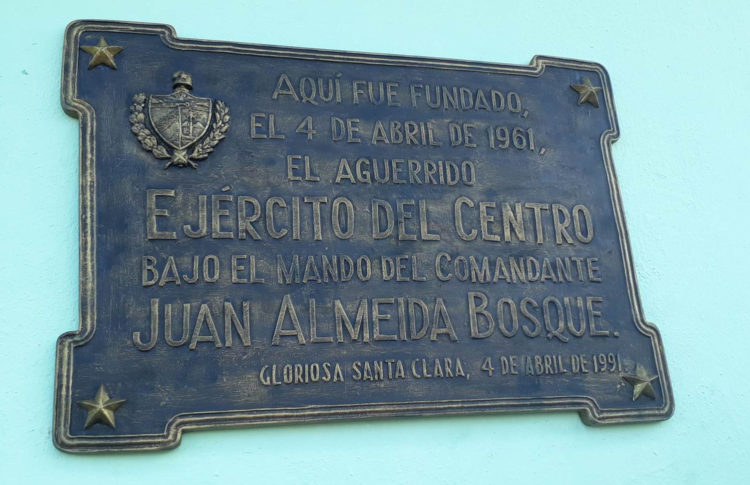 El Comandante Juan Almeida fundó el Ejercito del Centro en la doble vía de Santa Clara, en el Reparto Escambray. Foto: Lourdes Rey