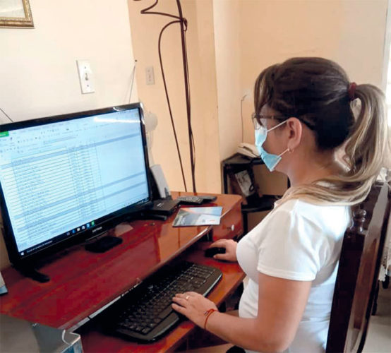 La holguinera Yanet Osorio considera que el trabajo a distancia no implica en lo absoluto una disminución de la productividad, sino todo lo contrario. Foto: Cortesía de Yanet Osorio Rodríguez
