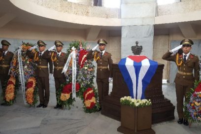 Ofrendas de Raúl Castro y Díaz-Canel a José Martí en el aniversario de su caída en combate