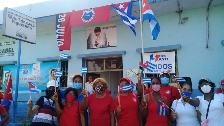 Desde la comunidad La Ceiba quedó patentizado que somos continuidad y unidos: hacemos Cuba. Foto: Betty Beatón Ruiz