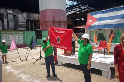 Reconocen colectivos laborales de Villa Clara