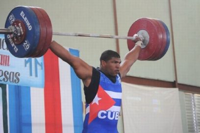 Pesistas cubanos por terminar por todo lo alto en Colombia