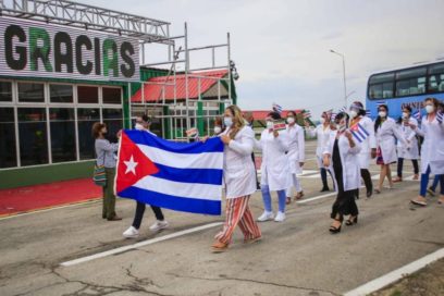 Brigada médica regresó a Cuba tras enfrentar la COVID-19 en Surinam (+Fotos)