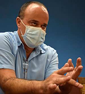 Antonio Vallín García explicó algunas de las decisiones que debieron adoptar, legislación en mano y con las potestades que detenta el consejo de dirección. Foto: Agustín Borrego