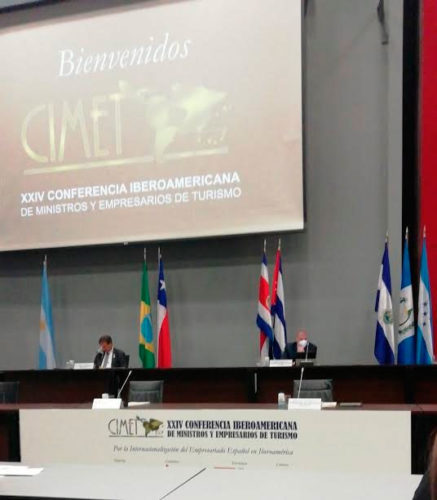 El titular del MINTUR cubano promueve en España la Cartera de Oportunidades de negocios para la inversión. Foto: Del tuit de Juan Carlos García Granda