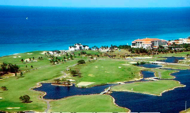 En su cartera de oportunidades para la inversión extranjera Cuba promueve el desarrollo inmobiliario asociado al turismo como campos de golf.