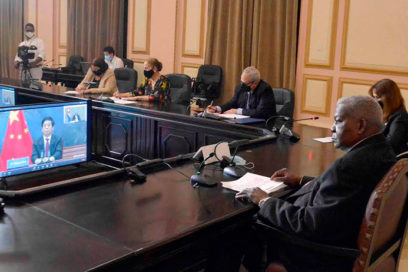Sostienen encuentro presidentes de Parlamentos de Cuba y China (+ Fotos)