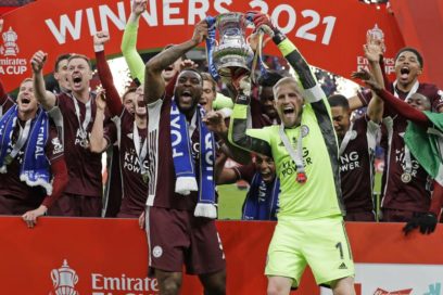 Leicester City, campeón: Con gol de Youri Tielemans, el Leicester City consiguió la primera FA Cup de su historia, tras derrotar 1-0 al Chelsea. Junto al goleador también se destacó la figura del arquero Schmeichel que sacó dos balones de gol.