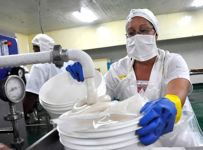 El acopio de la mayor cantidad de leche, y con la calidad requerida, es otro de los beneficios para ambas partes del proceso mercantil. Foto: La Demajagua