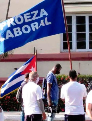 La bandera Proeza Laboral reconoce el gigantesco esfuerzo realizado por el colectivo de la Base de Grandes Conductoras, de la empresa Aguas de La Habana. Foto: Cortesía SNTC