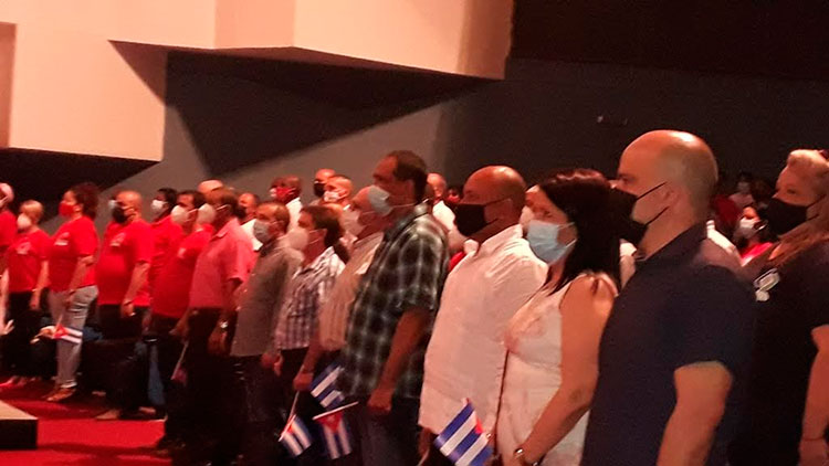 Las principales autoridades de la provincia asistieron a la ceremonia efectuada en el Teatro Cárdenas, de la ciudad de Cárdenas. Foto: Noryis