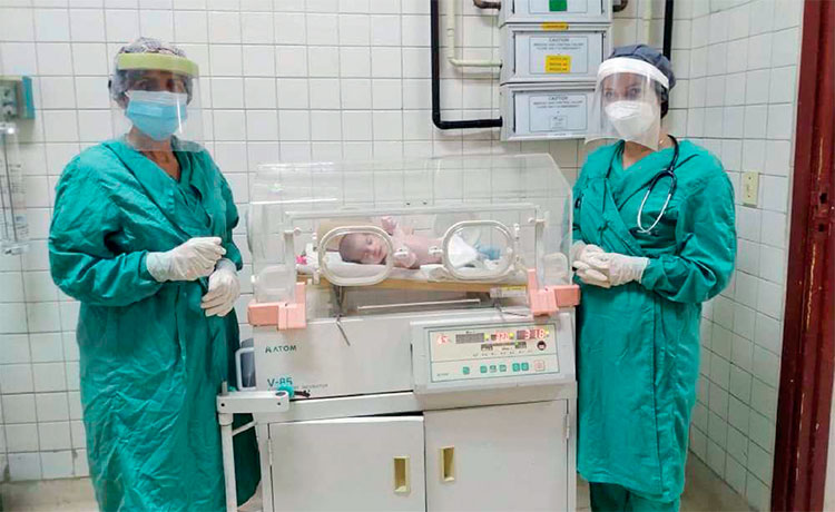 El esmero del personal de la salud como Yuriana y Emaly ha sido vital en la recuperación de Noa y de otros pacientes pediátricos.