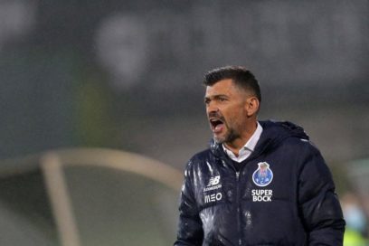 Conceiçao se queda en el Porto.