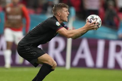 Kroos tras la eliminación: “Duele mucho, mucho. Nos ha faltado eficacia. Su primer gol lo cambió todo, hasta entonces hicimos un partido decente. Cuando te eliminan en octavos de final es decepcionante, aunque salimos bien de un grupo complicado”.