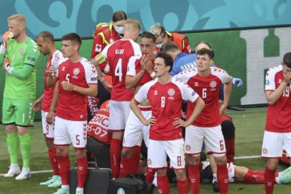 Eriksen habla con sus compañeros.