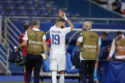 Deschamps sobre la situación de Benzema: «Es un golpe y tenemos un equipo médico de nivel que cuidará de él. Son cosas que suceden, es difícil de digerir, hay que gestionarlo, pero no es nada dramático», aseveró el entrenador francés.