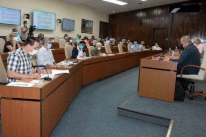 Acompañar el esfuerzo de nuestros científicos y personal de salud con más responsabilidad