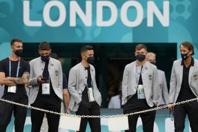 Mancini: «Me siento bien. Hay que disfrutar de jugar en Wembley, porque hay muchos futbolistas que nunca han tenido esta oportunidad. Lo que merece este estadio es un gran partido», dijo el técnico, quien dio toda la confianza a los suyos.
