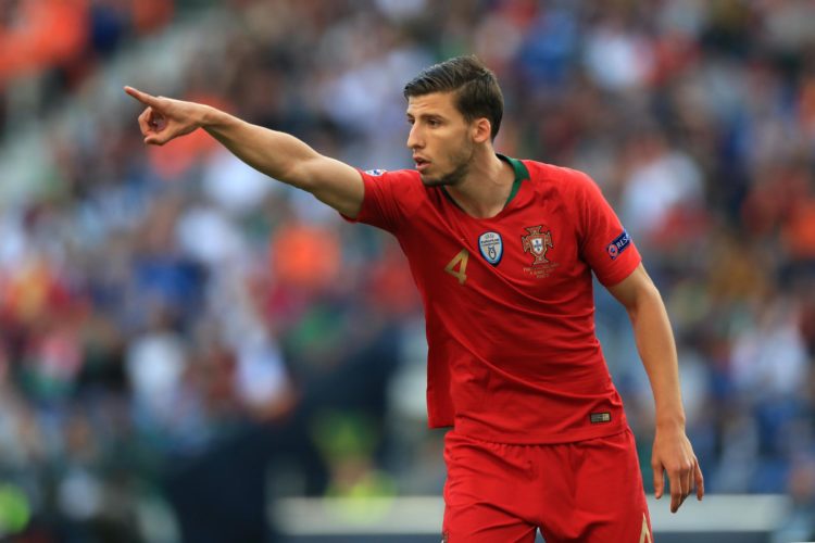 Rúben Dias , defensor portugués