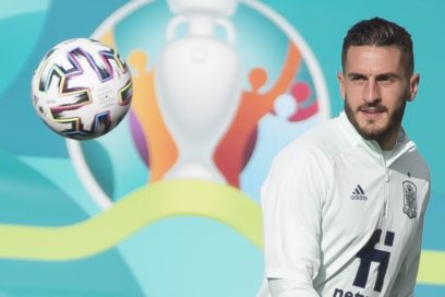 Koke contesta a Van der Vaart: «Lo he visto jugar mucho, sobretodo en la final del Mundial contra España. Tenemos aquí en la Federación una foto con el gol de Iniesta que está al lado suyo», dijo Koke irónico, tras las duras críticas del holandés.