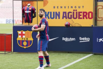 Kun Agüero sobre Messi: «Le conozco de la selección desde chico. Por Messi siempre he pensado que el Barça es el mejor club del mundo. Espero que sí, que podamos jugar juntos con Messi en el Barça. Es un placer y un orgullo. Creo que Leo seguirá”.