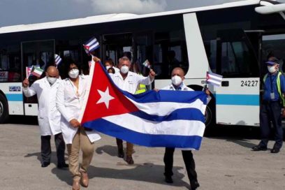 En suelo cubano tercer grupo de médicos que combatió la COVID-19 en Kuwait