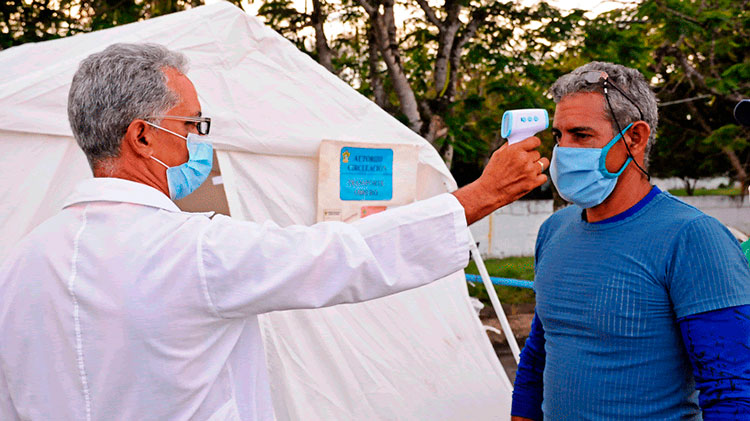 Más activos tendrán que permanecer desde este lunes 7 de junio los puntos de desinfección en las vías de acceso a las ciudades de Ciego de Ávila y Morón. Foto: Alejandro García Sánchez