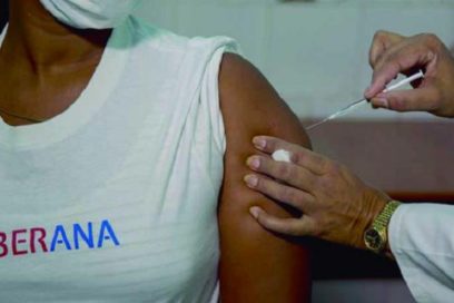 Cuba, tercer lugar mundial en población con una dosis antiCovid-19