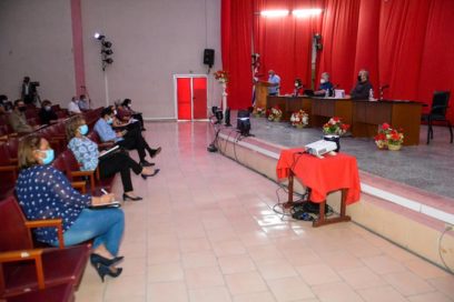 Díaz-Canel arriba a Cienfuegos para analizar situación epidemiológica