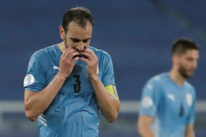 Godín puede perderse el partido ante Colombia: El defensa de la selección uruguaya Diego Godín continúa sentido tras el partido contra Paraguay y es muy probable que no salga como titular en el cruce ante Colombia. La resonancia descartó un desgarro.