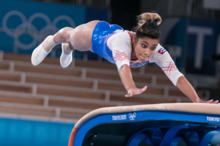 Marcia Vidiaux de Cuba compite en el caballo de salto en el Centro de Gimnasia de Ariake durante los Juegos Olímpicos de Tokio 2020, en la capital de Japón, el 24 de julio de 2021. Foto: Roberto Morejón, periódico Jit, Inder.